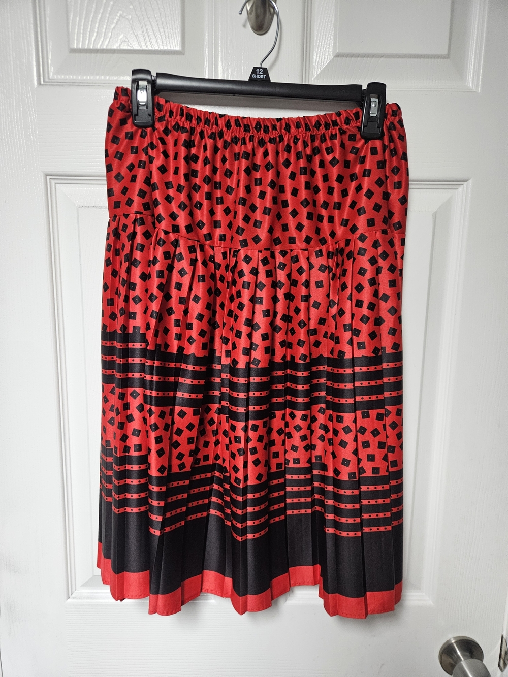 Red and Black Patterned Women's Skirt - No Label Size 14